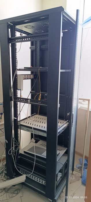Продам серверные шкафы