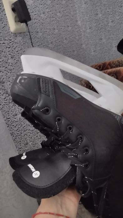 Коньки продам новые