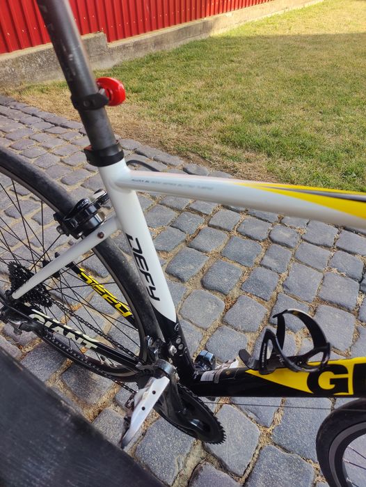 Giant Defy marime M furca carbon