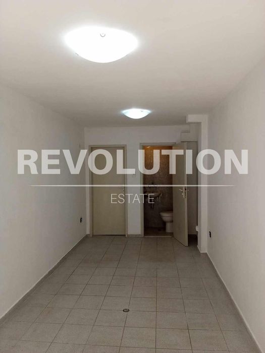 Дава се под наем Магазин в Варна, Лятно кино Тракия - 27 кв.м за 200 € - Снимка #4