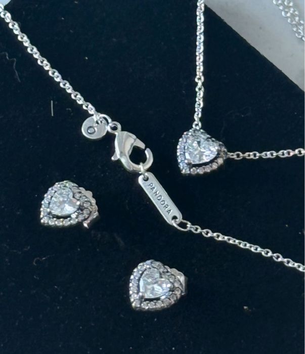 Set Pandora din argint 925 – colier și cercei cu inimă
