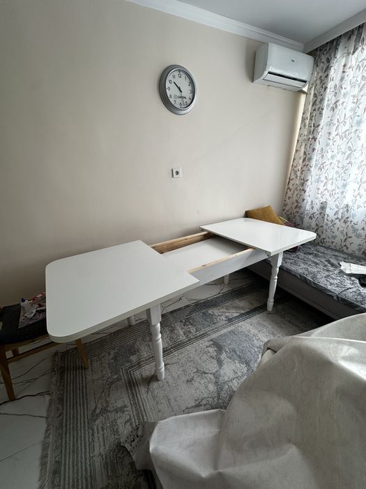 Стол белый, дерявянный