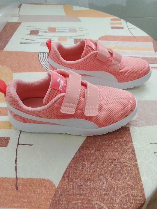 Детски мрежести маратонки Puma Courtflex с велкро,Цвят Праскова.Номер 35.