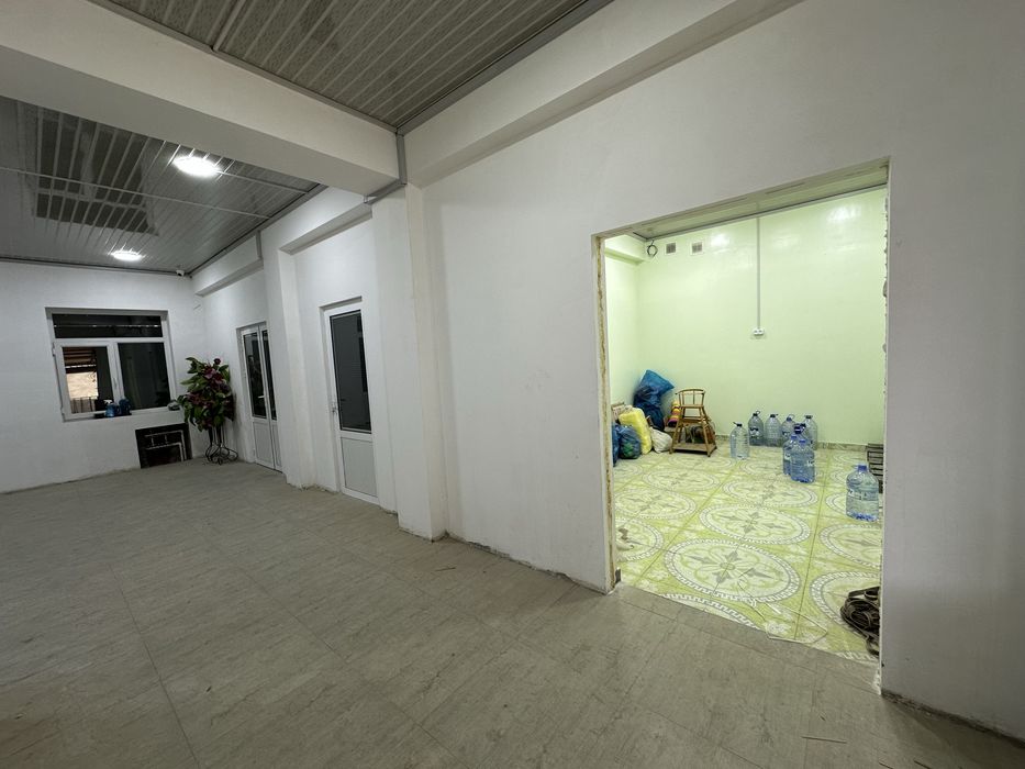 Келесда йул юзида уй сотилади. Угловой. 4 сотих. 450 кв.