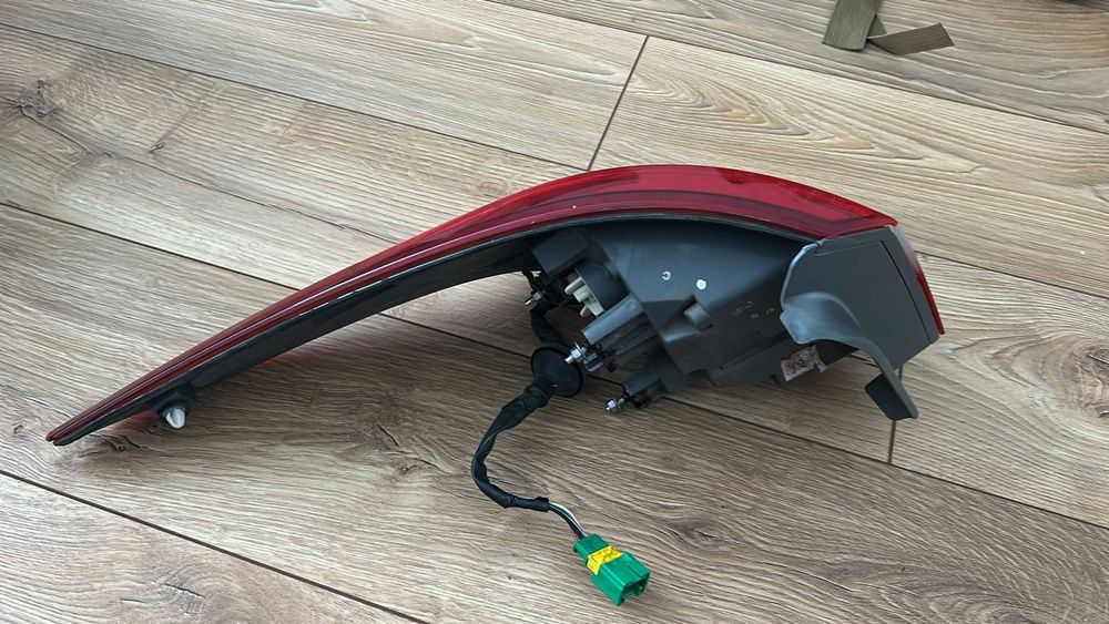 Lampa stop dreapta Renault Latitude 2012 Hatchback 2.0 dci