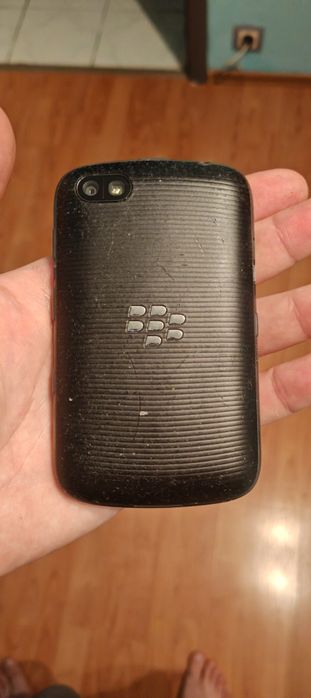 Blackberry 9720.