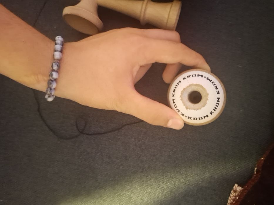 Kendama krom pop cu ata de rezerva + grip