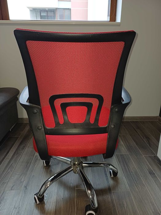 Офис стол – купен на 28.04.2025 г. за 150 лв. с ганрацнионна карта