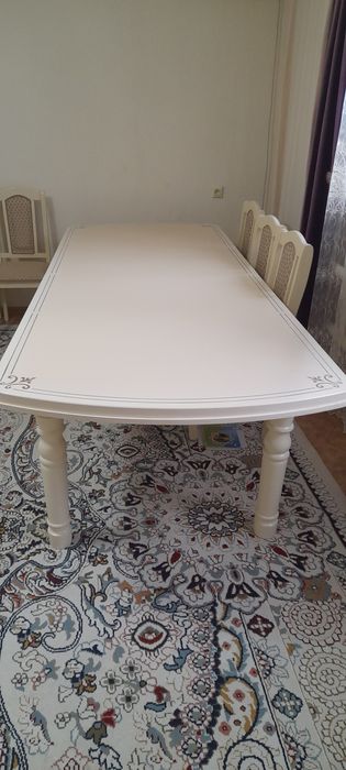 Гостиный овальный  стол