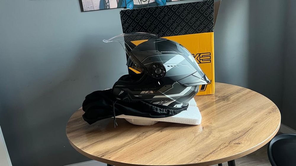 Мотошлем L размера