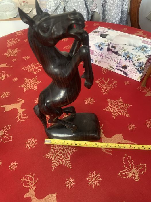 Statuiete din lemn exotic