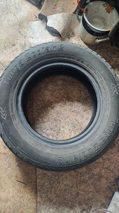 Продам,резину летнию. И Мотор мерс 2.8