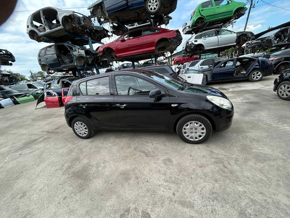 Dezmembrez Hyundai I20 an 2009 1.6 crdi