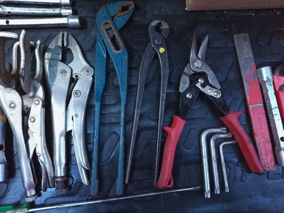 Lot scule profesionale,blocator tinichigerie, tubulare ,șubler foarfec