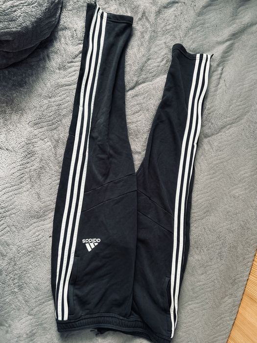 Продавам панталон Adidas