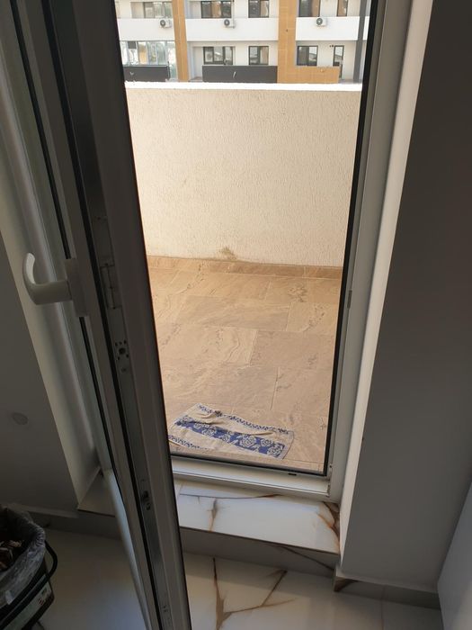 Dau spre închiriere apartament cu o cameră, este nou în bloc rezidențial foarte aproape de metrou — fotografia 1