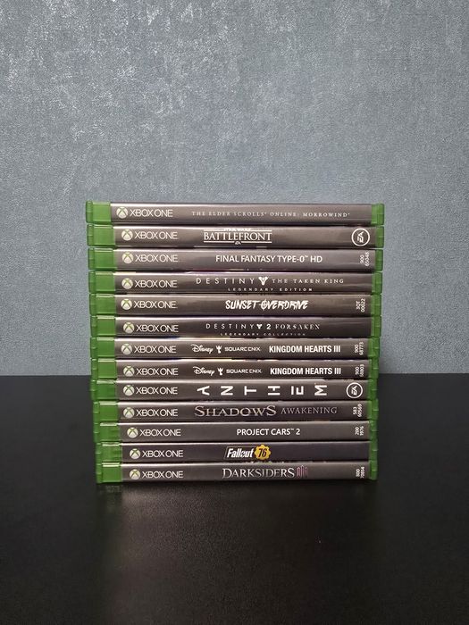 Xbox One S 500GB + Син джойстик + Кутия + 13 Игри