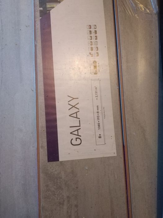 Продам ламинат и керамогранит