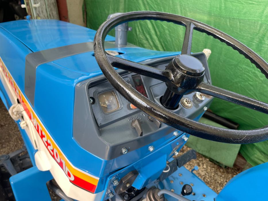 Трактор Mitsubishi 2201D