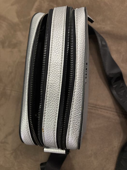 Чанта през рамо DKNY