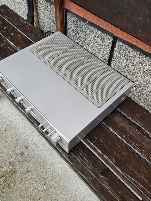 Усилвател Grundig V 2000