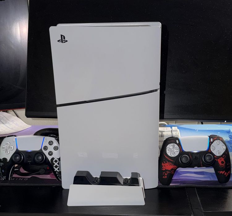 Vând PS5 aproape nou - GARANȚIE ACTIVA LA ALTEX ÎNCĂ 3 ani și jumătate