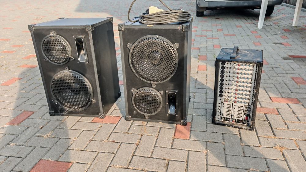 vand statie behringer europower pmx 2000 si plus boxele 8 ohm  100w