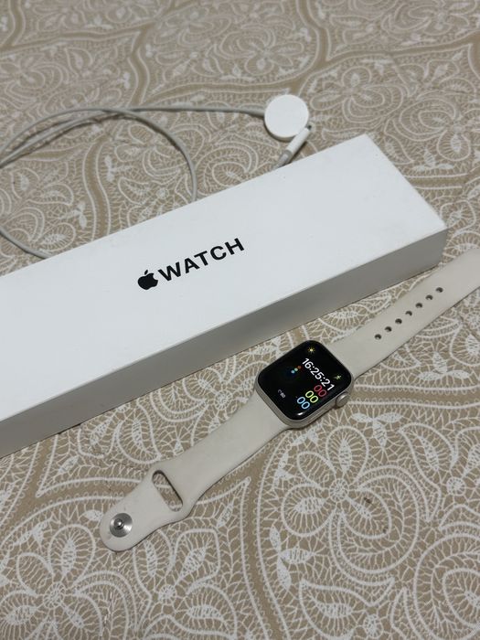 Apple Watch SE (Gen 2) 40mm starlight