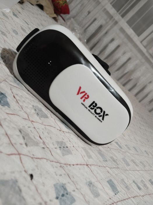 Продаю VR BOX новый.