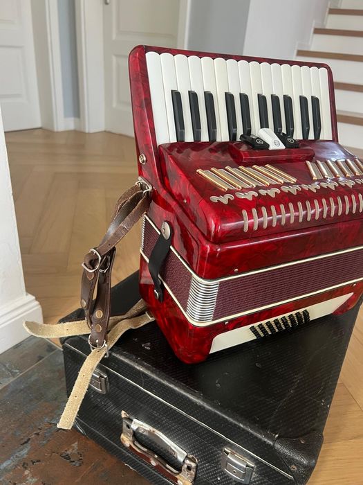 Vând acordeon  in stare buna