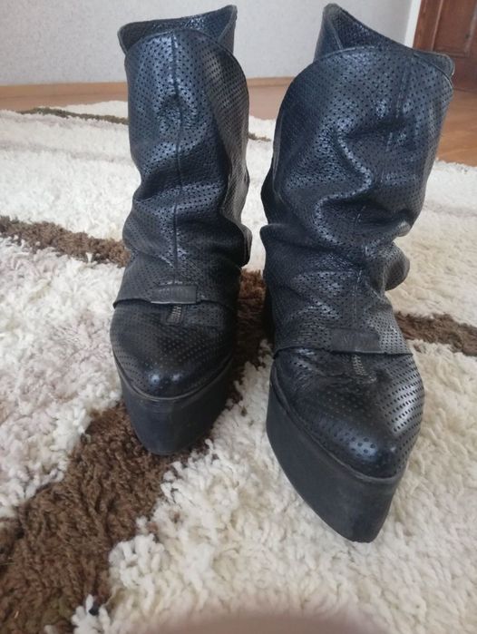 боти на платформа и Зелени велурени боти