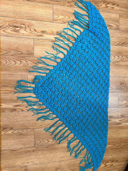 Продам 2 вязаных платка