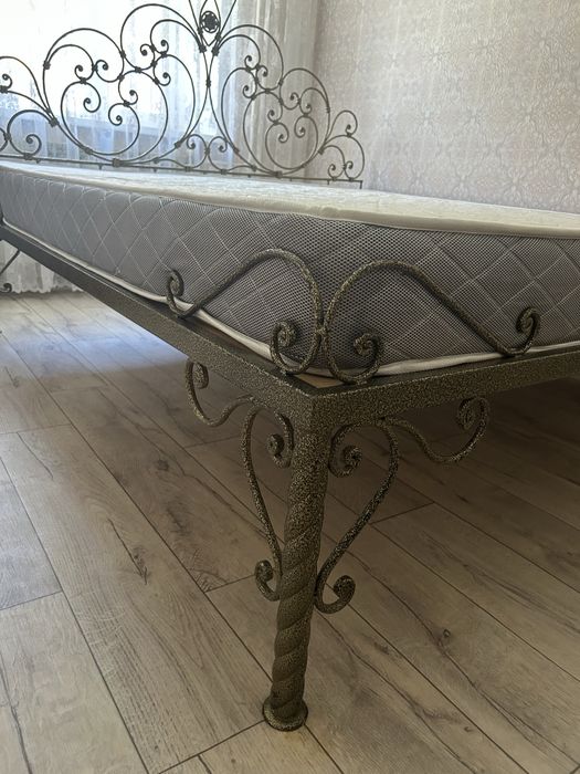 Кованная кровать 180/200 с матрасом