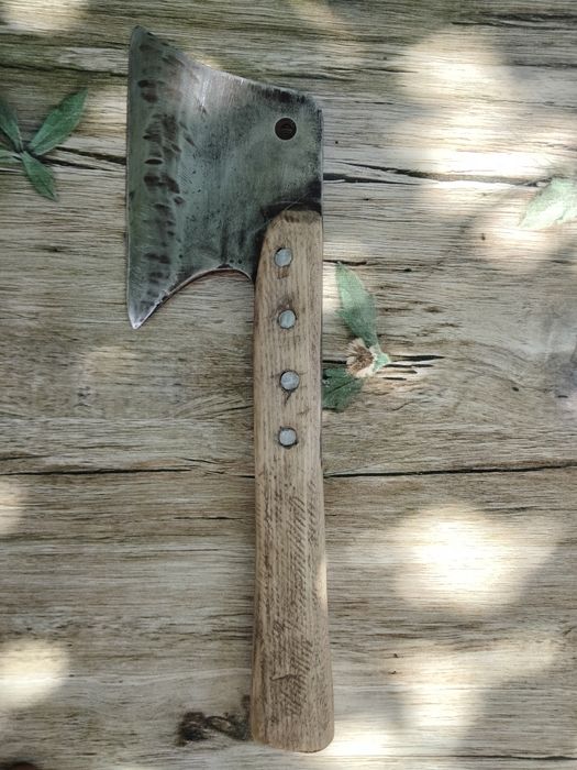 Стар ръчно кован сатър