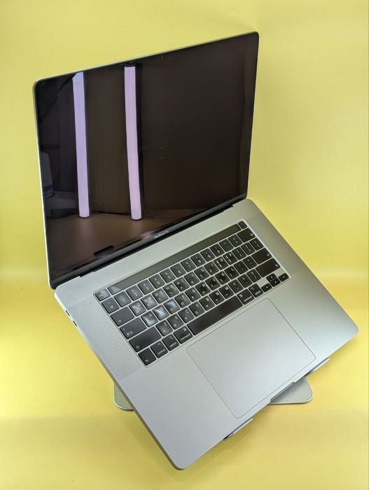 Apple Macbook Pro i7