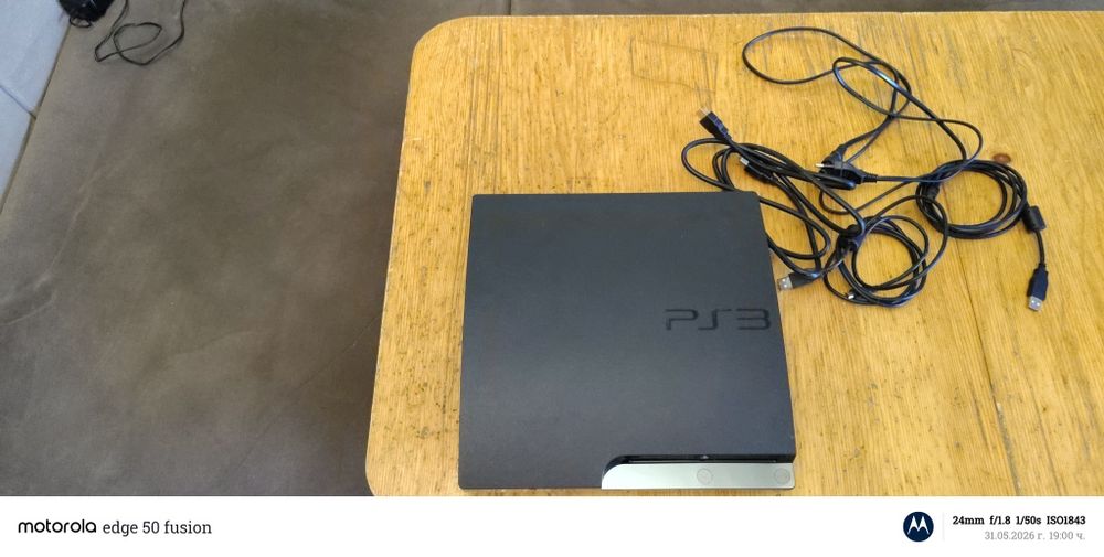 Здравейте продавам конзола sony playstation 3 slim 320gb
