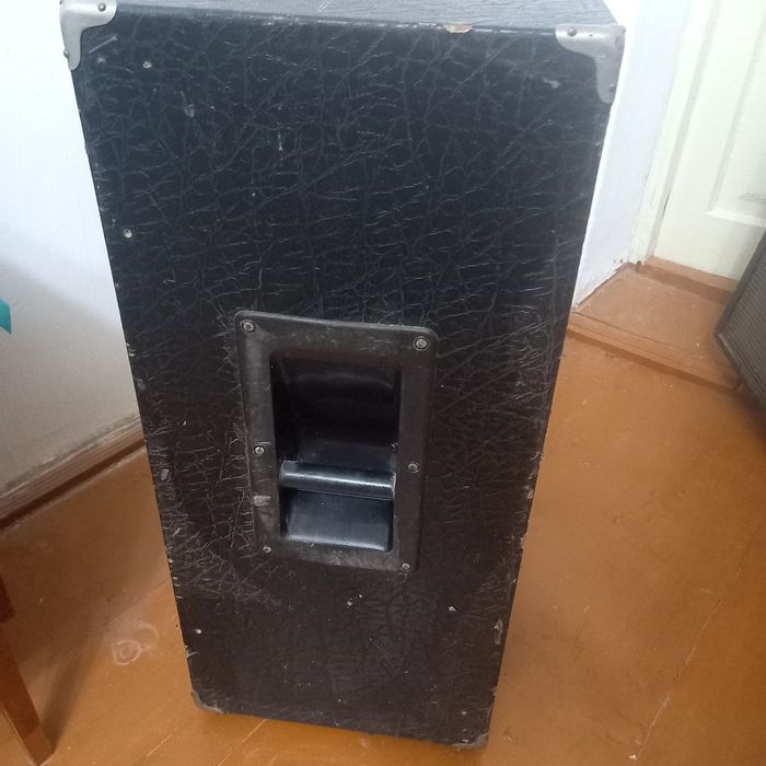 Продаётся усилитель и две колонки