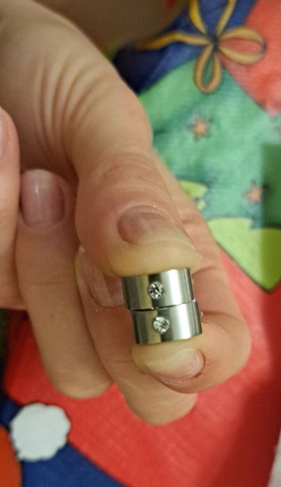 Обеци от медицинска стомана с цирконий.