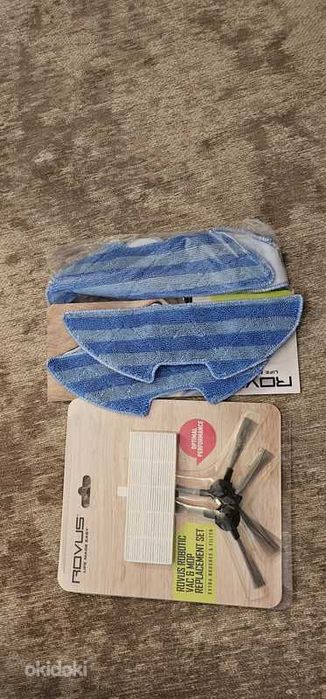 Robot de aspirare cu telecomanda, cu programare pe zile / ore