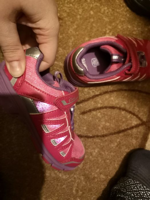 Нови светещи маратонки Clarks