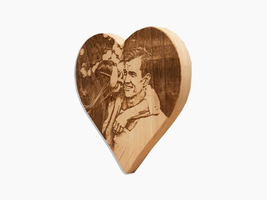 Гравирана снимка върху дърво Сърце, Подарък за Рожден ден, Имен Ден