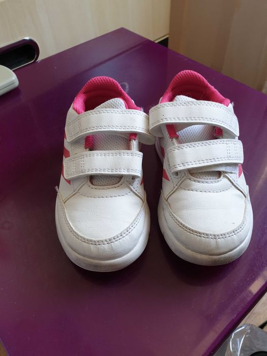 Ghete "adidas" 7uk,23 jumate ro 15 cm int, 70 ron negociabil
