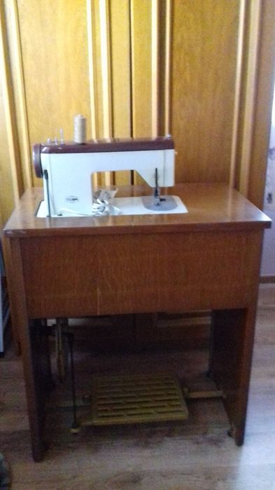 Vindem mașina de cusut