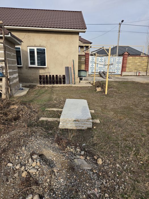 Мраморный бильярдный стол в разобранном виде