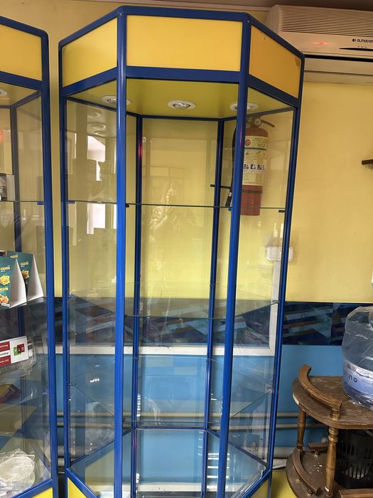 Витрина стеклянная