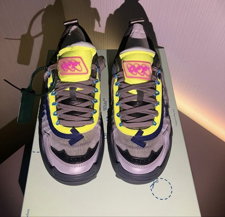 Adidasi off white odsy 1000