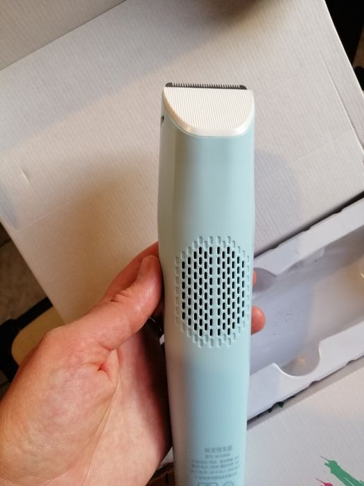 Вакуумна машинка за подстригване на бебе