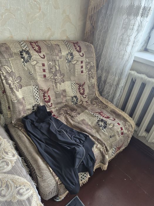 Продам два кресла и диван