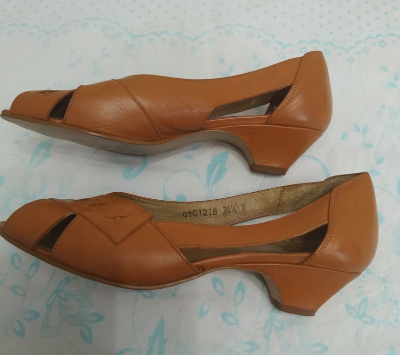 Продам женскую обувь