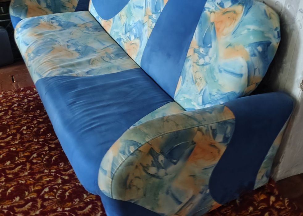 Продам диван срочно